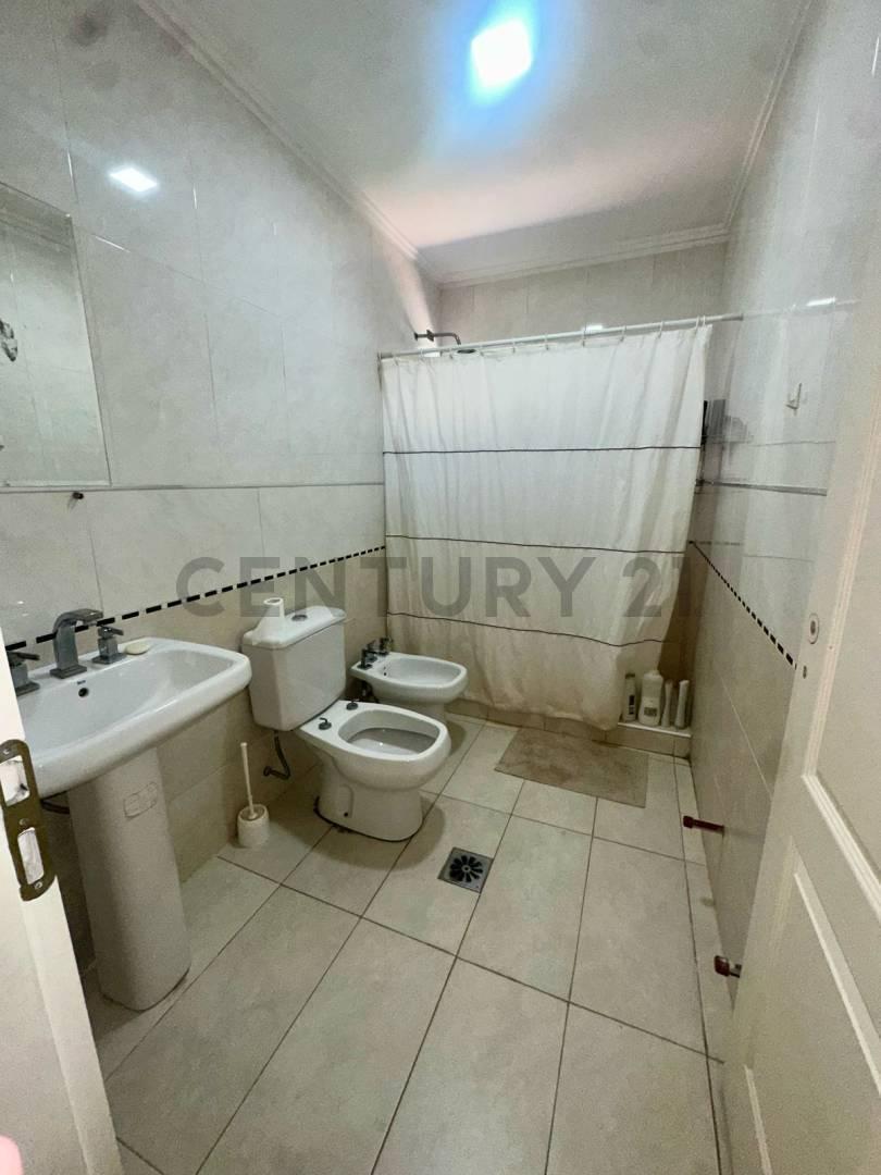 Venta Hermosa Casa en Barrio Solares de Maipu 4