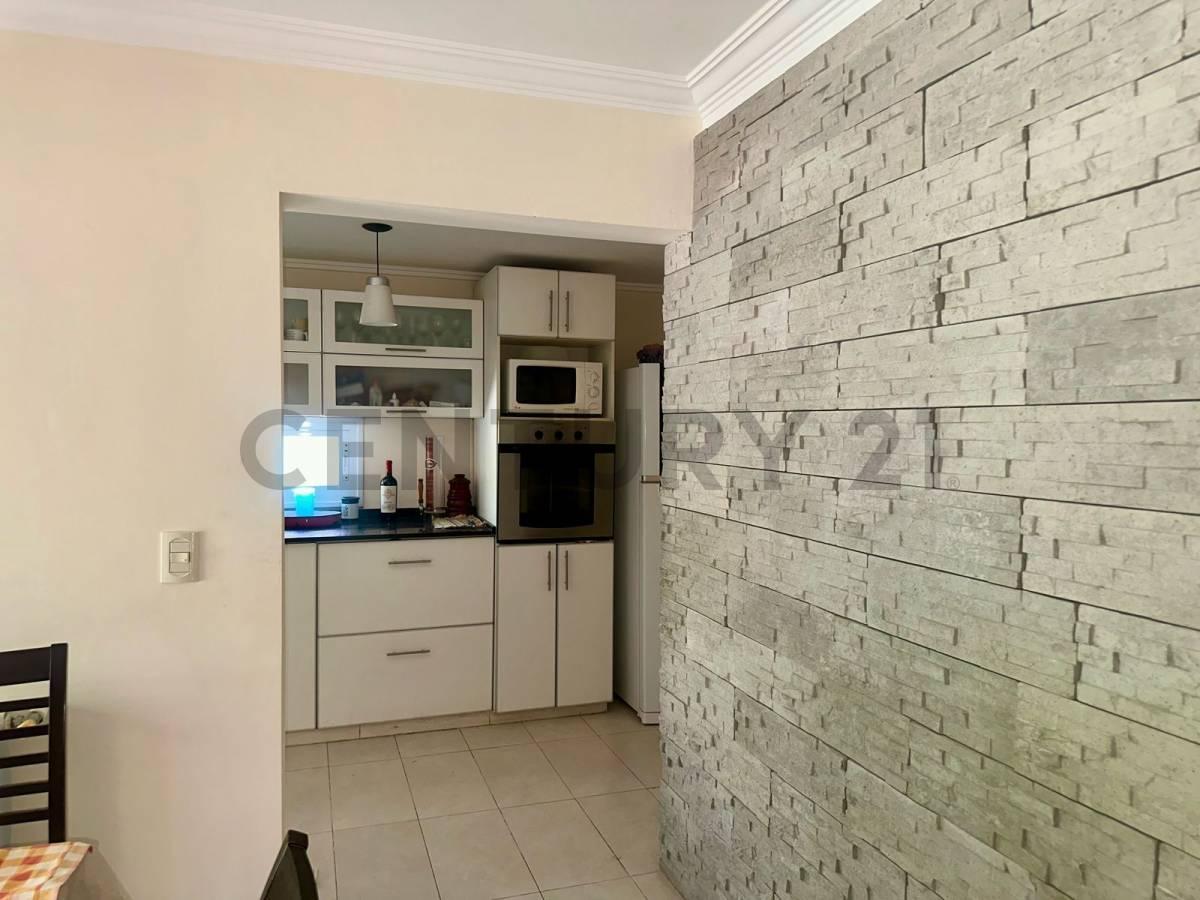 Venta Hermosa Casa en Barrio Solares de Maipu 3