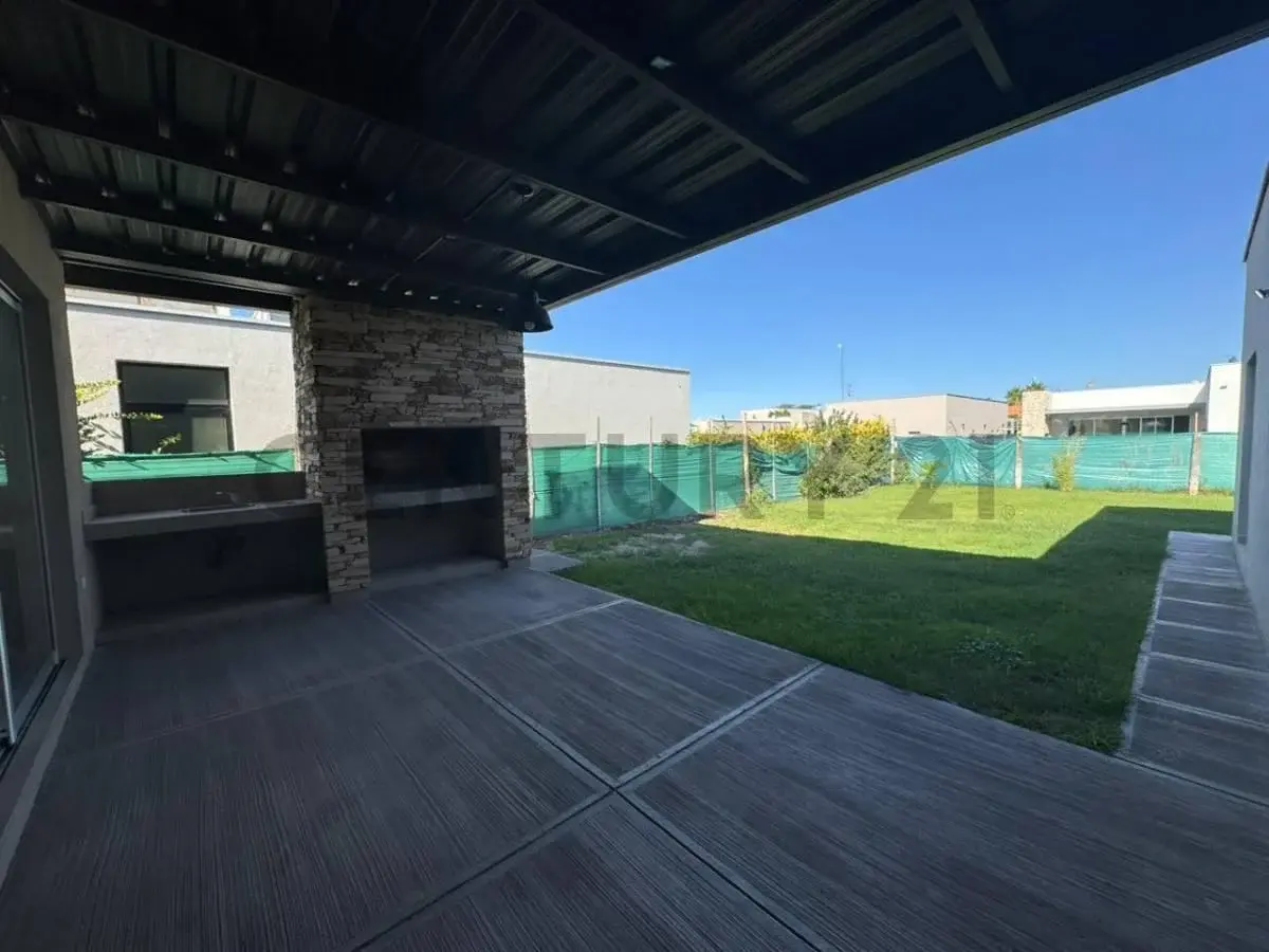 C21 Lucio Barroso Alquila Casa Barrio Las Cortaderas 3