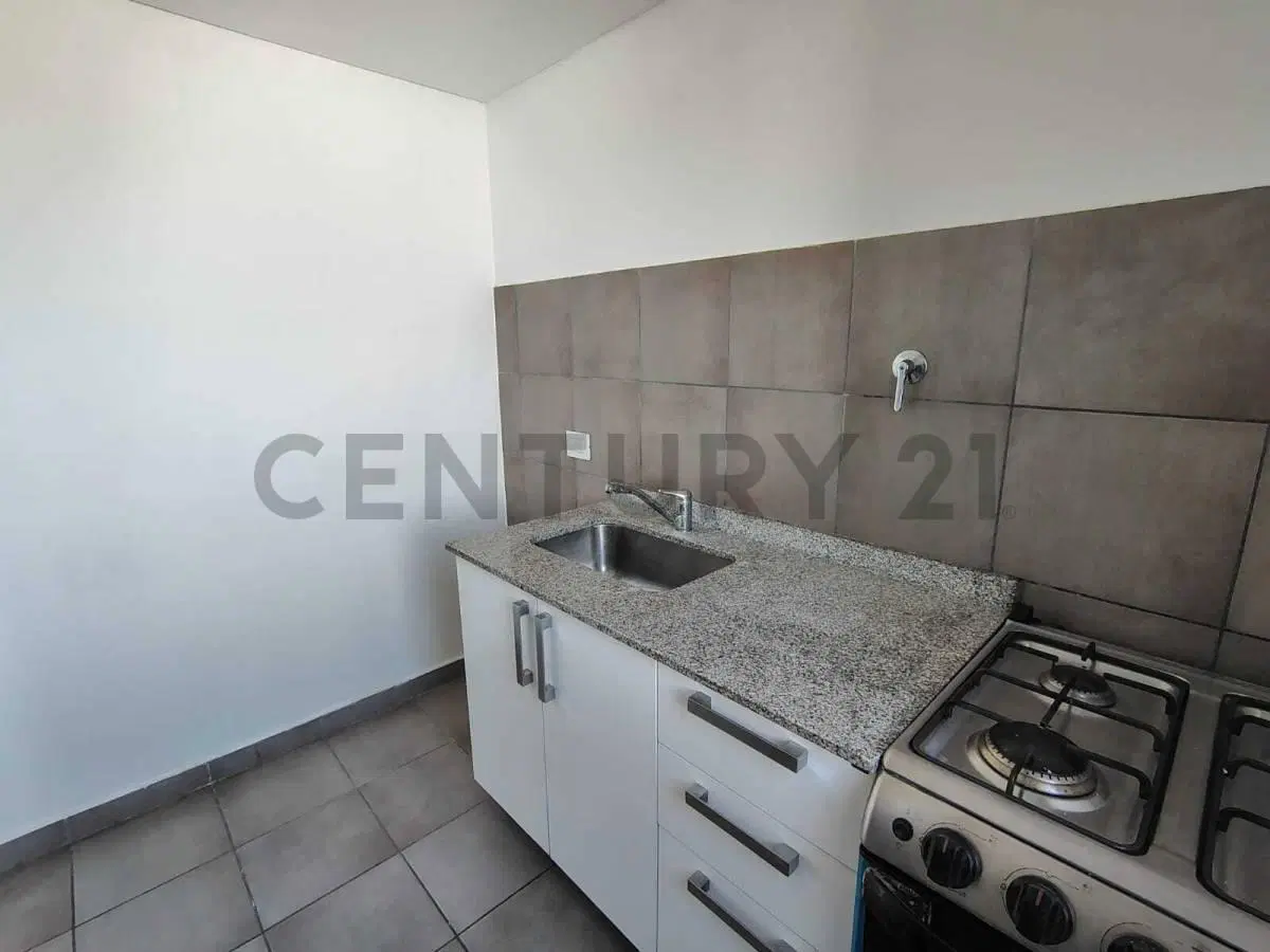 CENTURY 21 LUCIO BARROSO ALQUILA 5