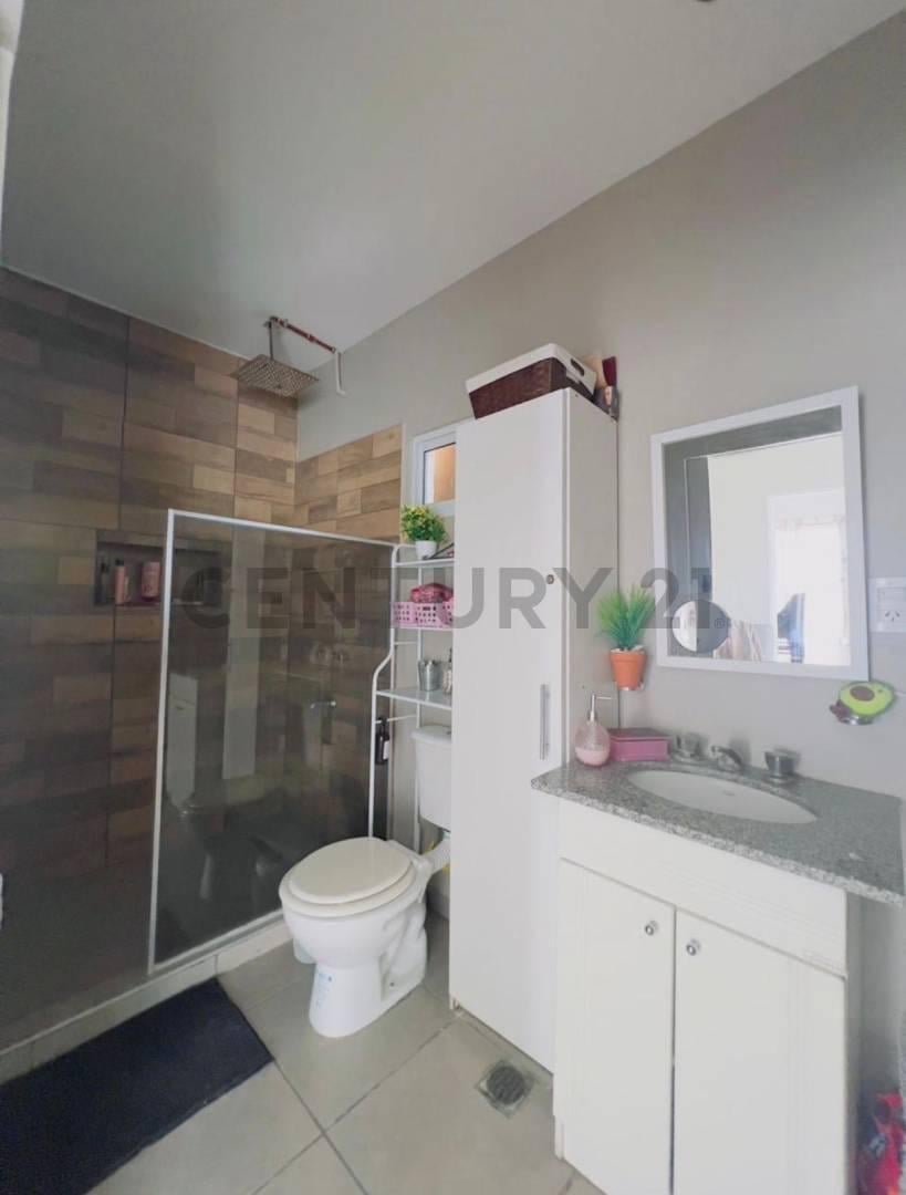 Se alquila casa en barrio semi  privado