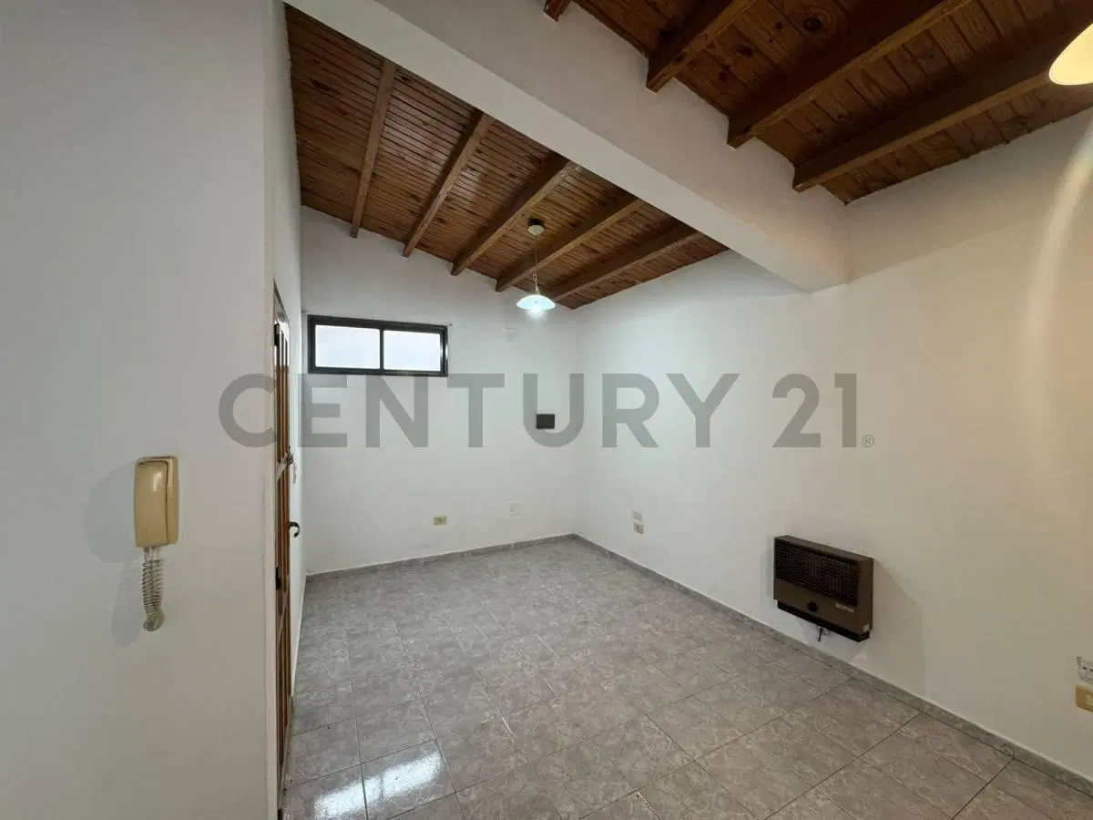 CENTURY 21 ALQUILA DEPARTAMENTO EN GUAYMALLÉN 8