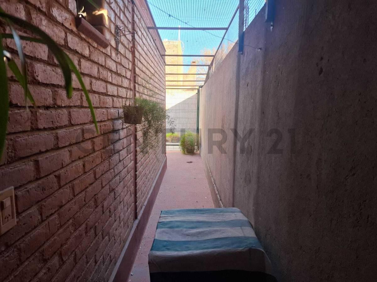 Foto de Casa con departamento en Guaymallen en venta!, imagen 2