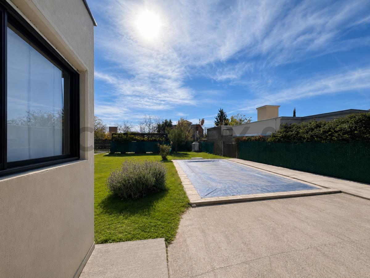 Foto de CASA EN VENTA EN PERDRIEL, LUJAN DE CUYO., imagen 2