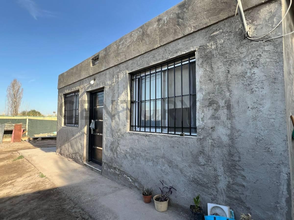 Foto de Venta casa con pileta -Barrio Nogale de Solar-, imagen 1