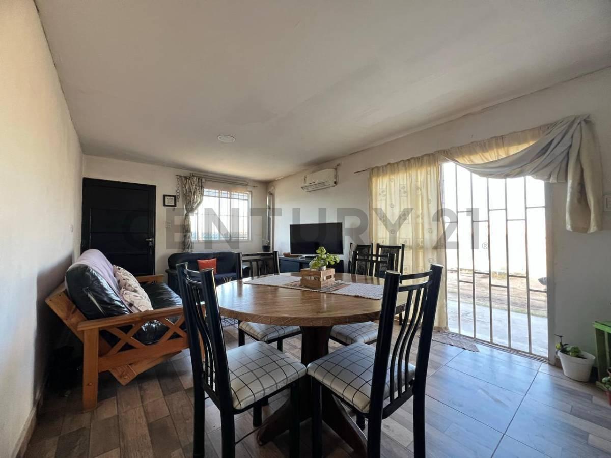 Foto de Venta casa con pileta -Barrio Nogale de Solar-, imagen 2