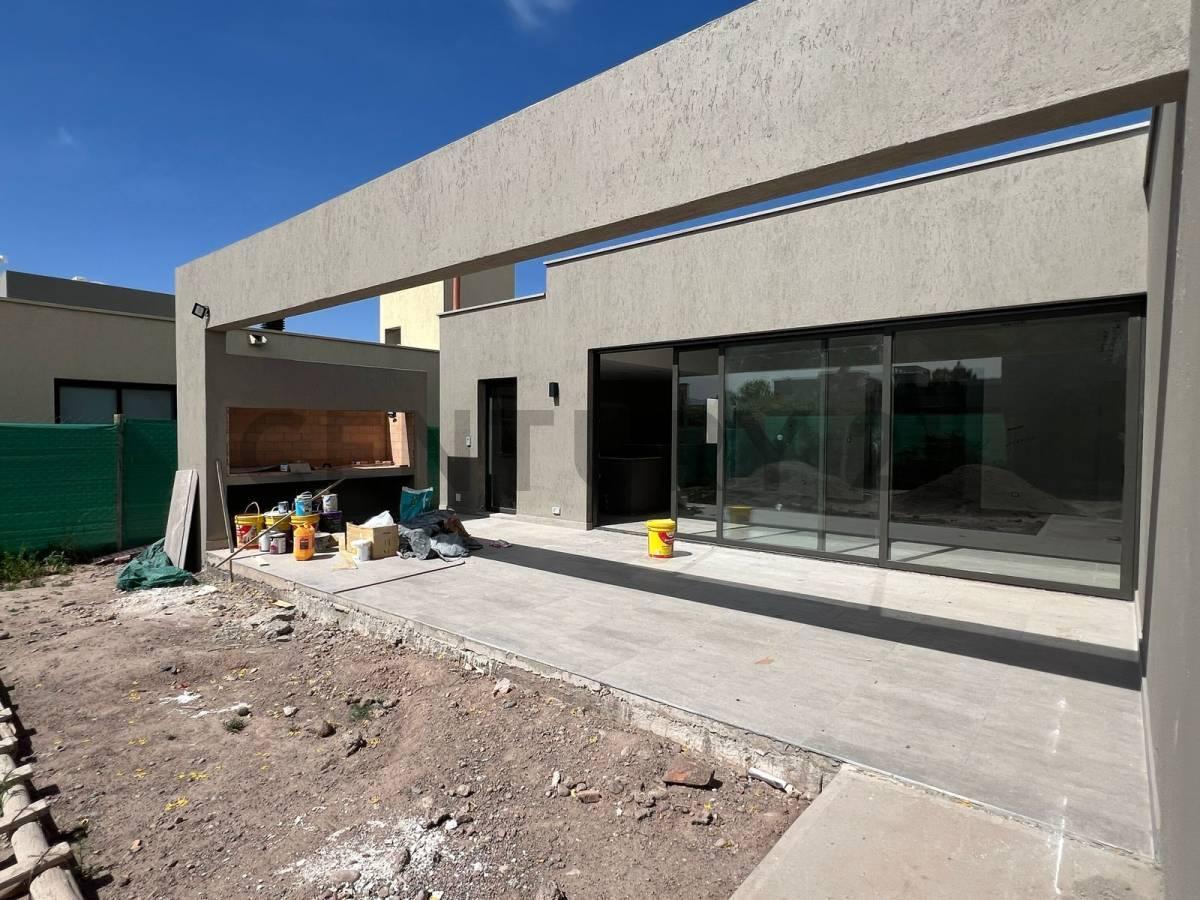 Foto de Venta de casa a estrenar en barrio privado Lar de Vieytes III, imagen 4