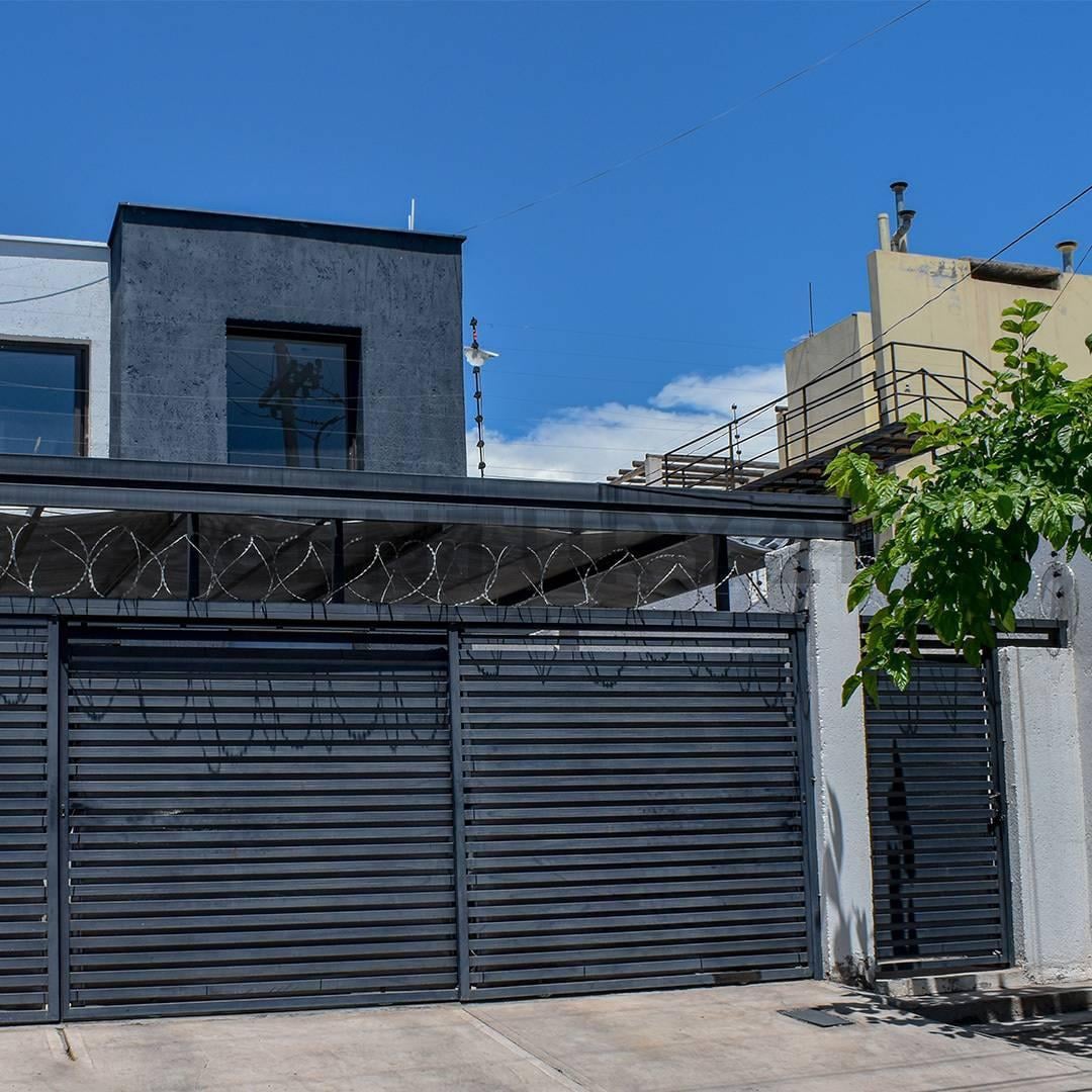 Foto de CASA DE CATEGORIA EN VENTA CON 2 DEPARTAMENTOS A ESTRENAR, imagen 3