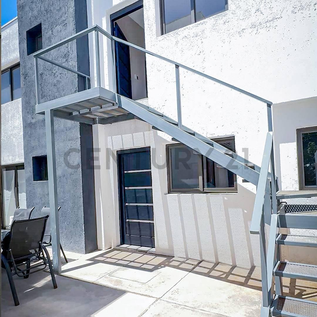 Foto de CASA DE CATEGORIA EN VENTA CON 2 DEPARTAMENTOS A ESTRENAR, imagen 1