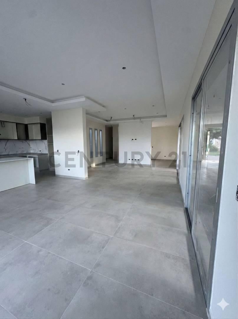 Foto de Venta de Casa de Categoría Barrio Rincón de Drummond, imagen 3