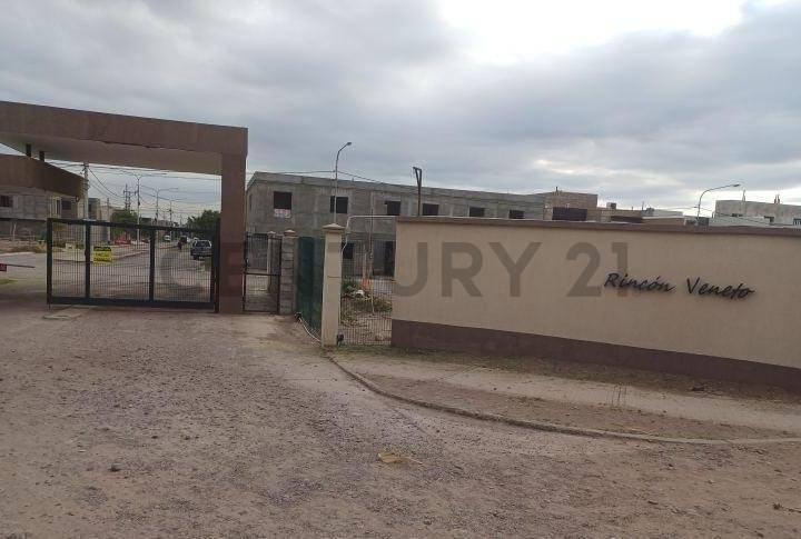 Foto de Venta de Duplex en Rincón Veneto, imagen 1