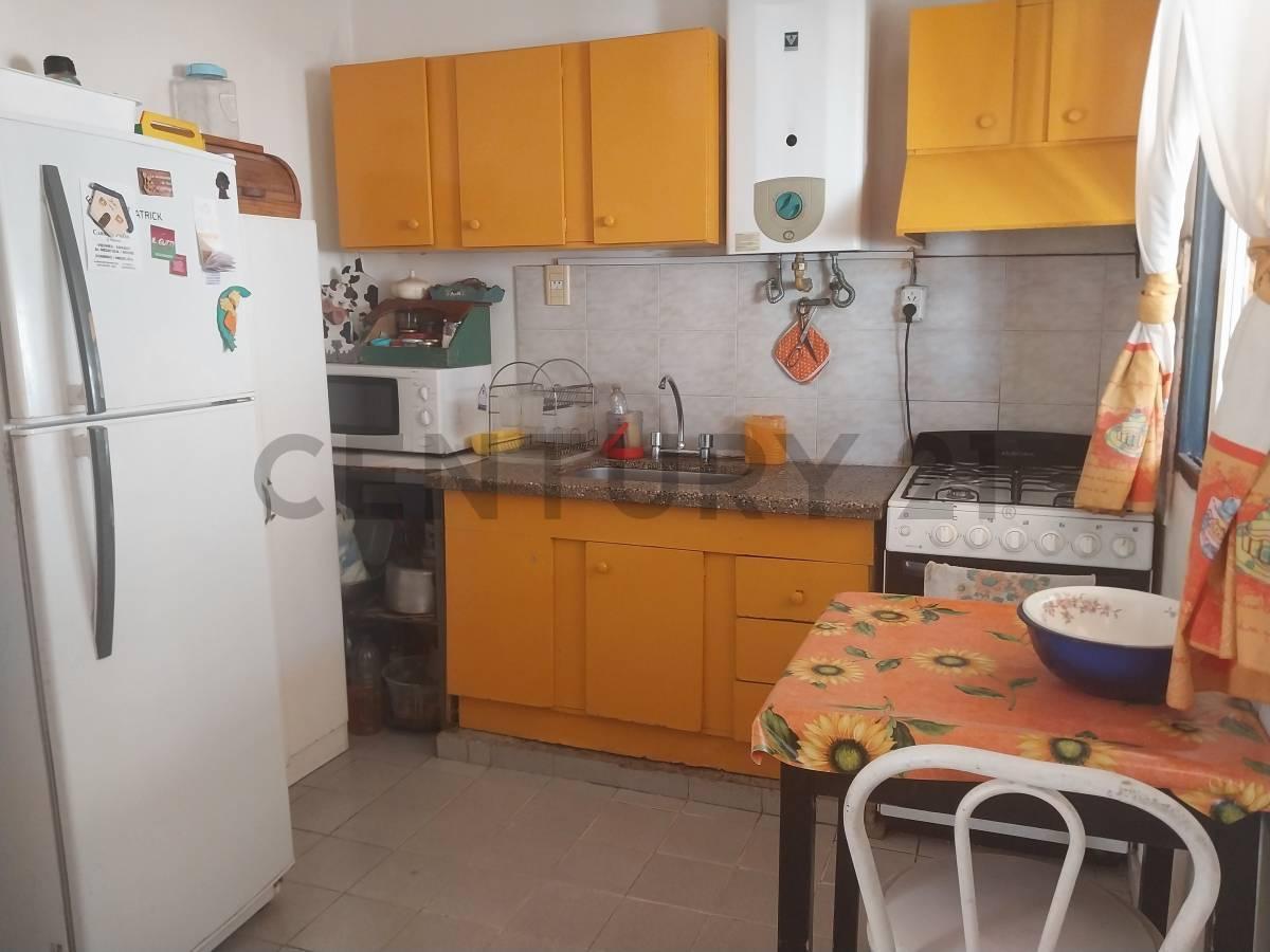 Foto de VENTA CASA CON DEPARTAMENTO EN SAN MARTIN MENDOZA, imagen 2