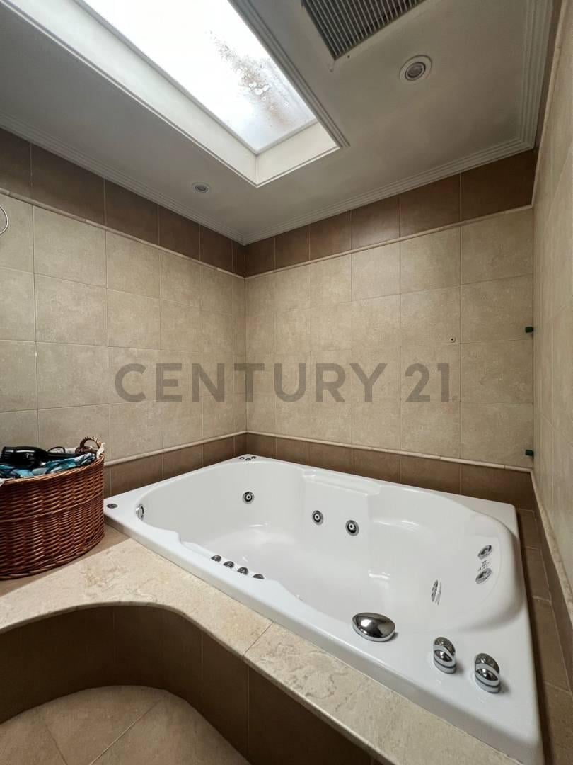 Foto de CASA EN ALQUILER CHACRAS DE CORIA, imagen 3