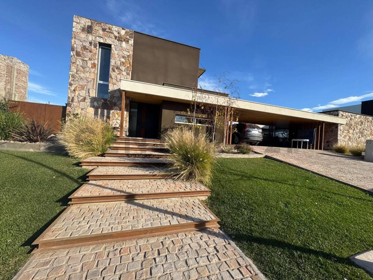 Foto de CASA EN VENTA EN LUJAN DE CUYO, imagen 2