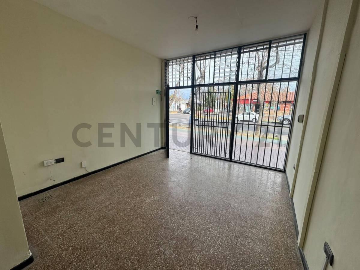 Foto de ALQUILER DE LOCAL COMERCIAL EN PASO DE LOS ANDES, imagen 3