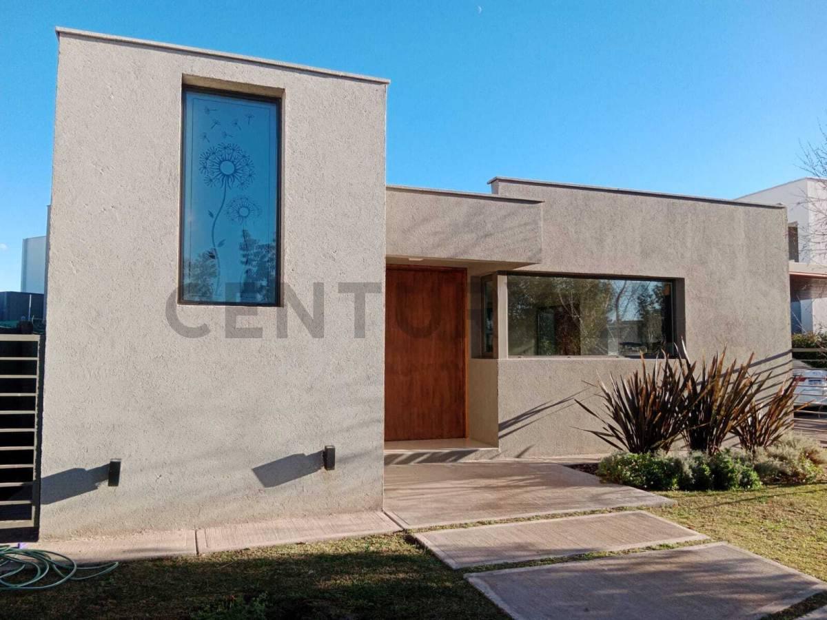 Foto de Casa en Las Cortaderas 2 Barrio Privado Guaymallen, imagen 1