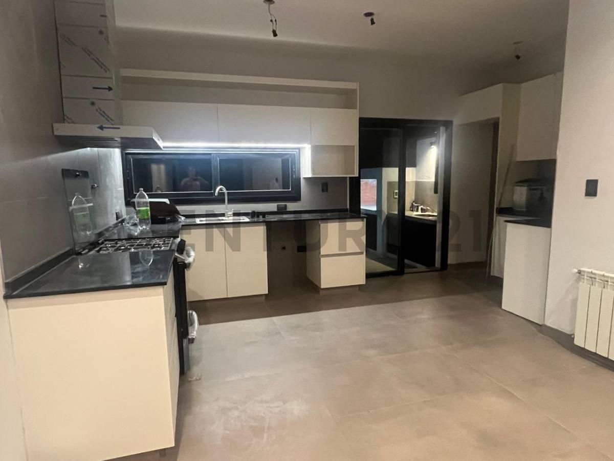 Foto de VENTA DE DUPLEX EN BARRIO PRIVADO COUNTRY CLUB MAIPÚ., imagen 4
