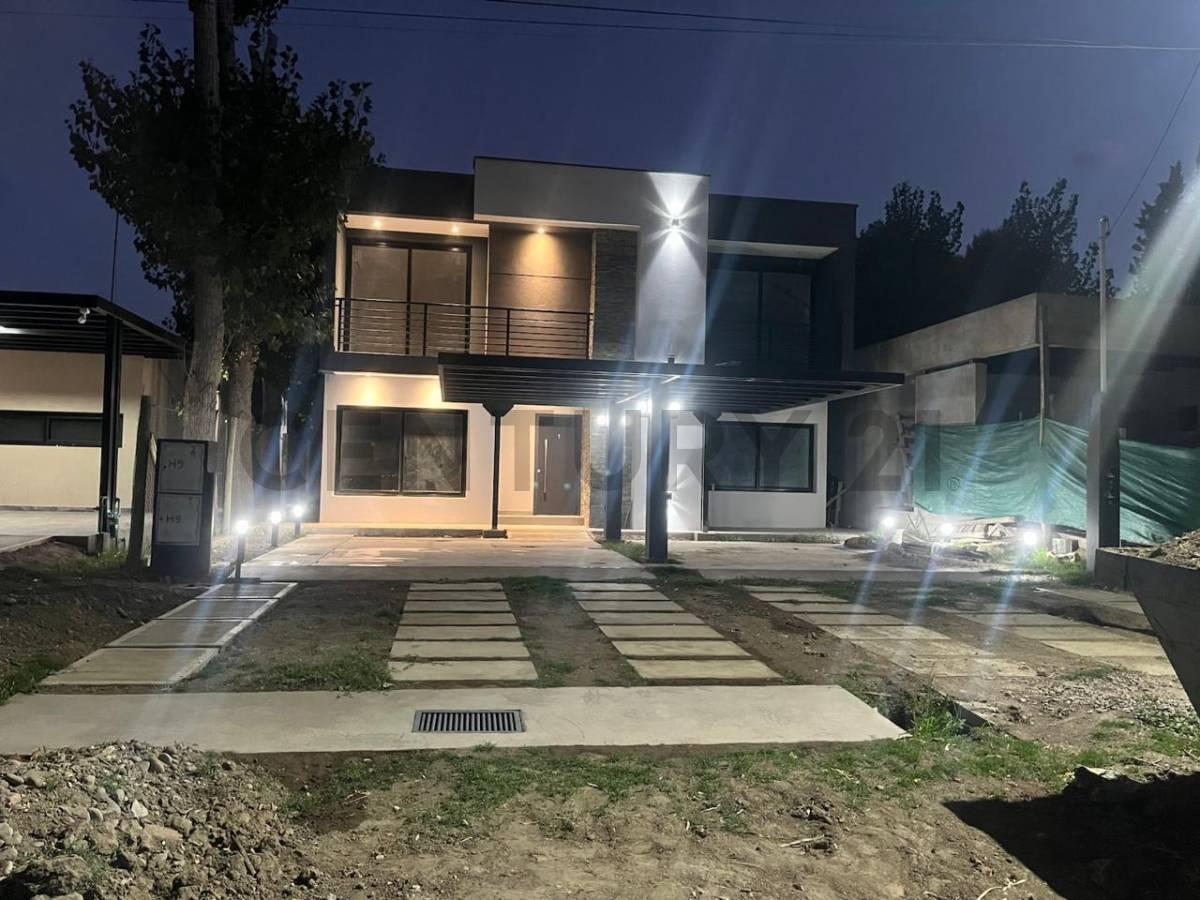 Foto de VENTA DE DUPLEX EN BARRIO PRIVADO COUNTRY CLUB MAIPÚ., imagen 2
