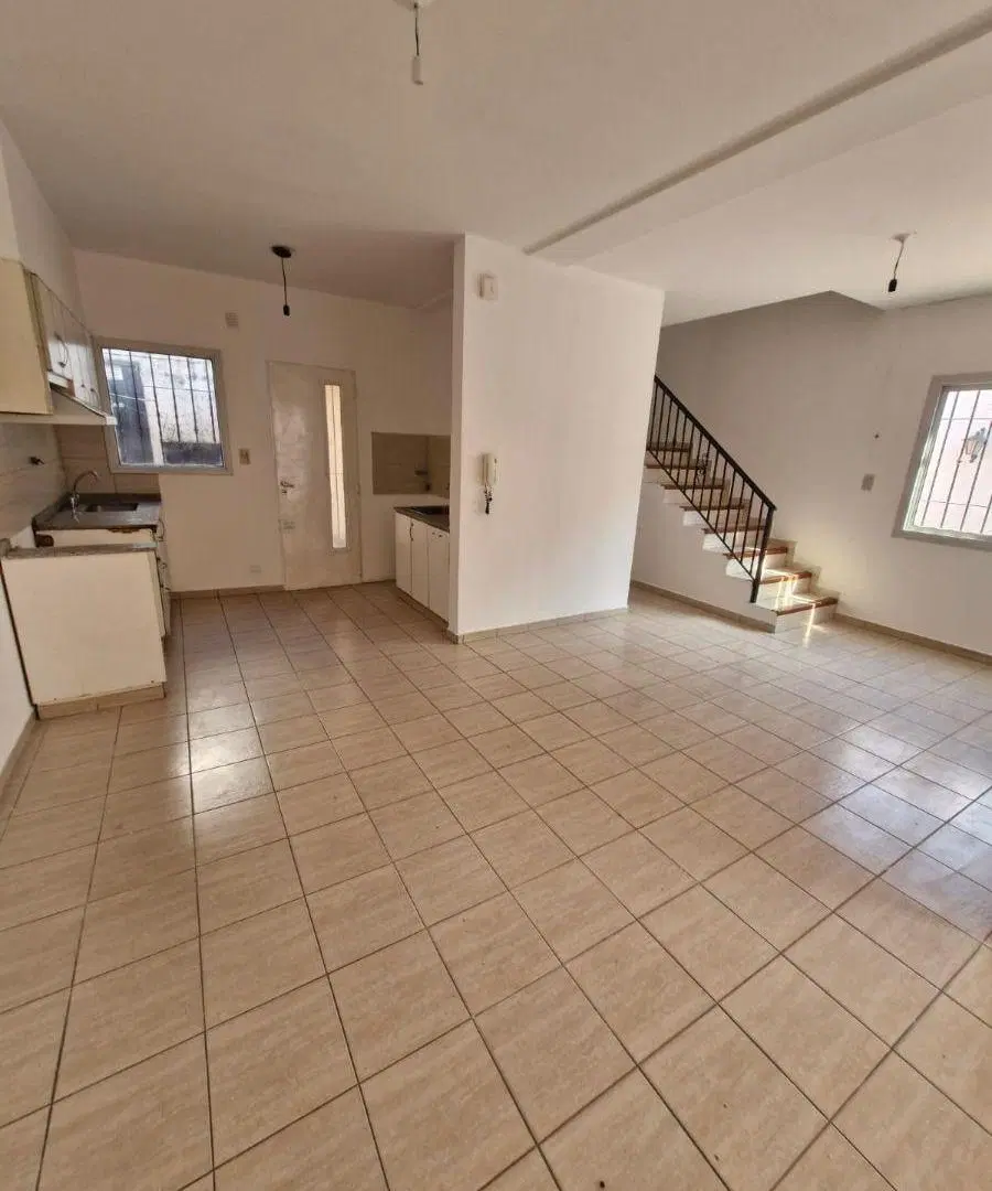 ALQUILO DUPLEX 3 DORMITORIOS C/ PATIO B° AMEGHINO SUD 3