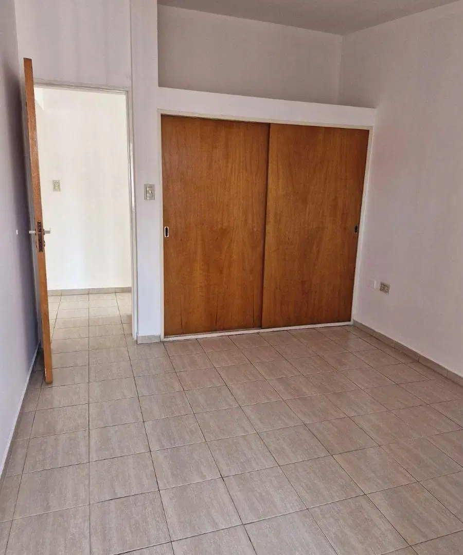 ALQUILO DUPLEX 3 DORMITORIOS C/ PATIO B° AMEGHINO SUD 4