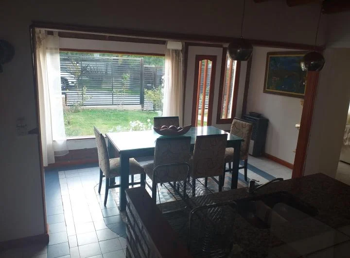 alquilo casa 4 dormitorios 3 baños apto familiar / profesional / comercial 4