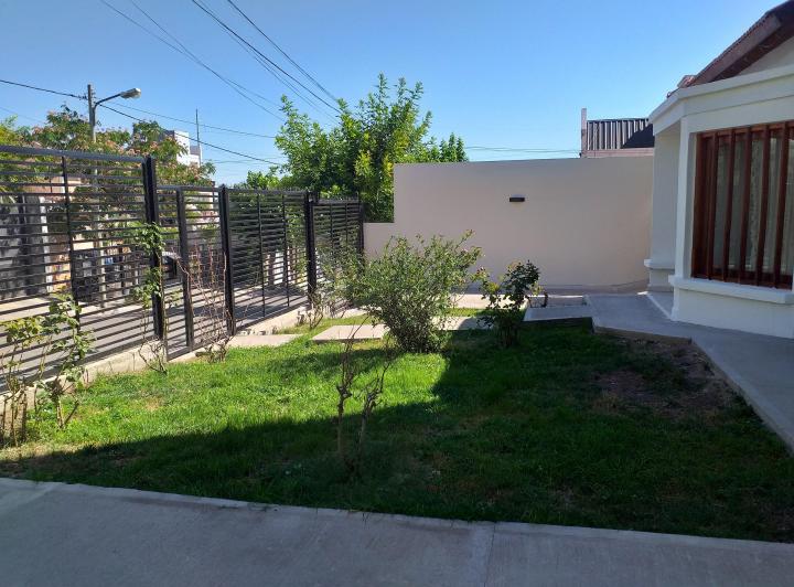 alquilo casa 4 dormitorios 3 baños apto familiar / profesional / comercial 3