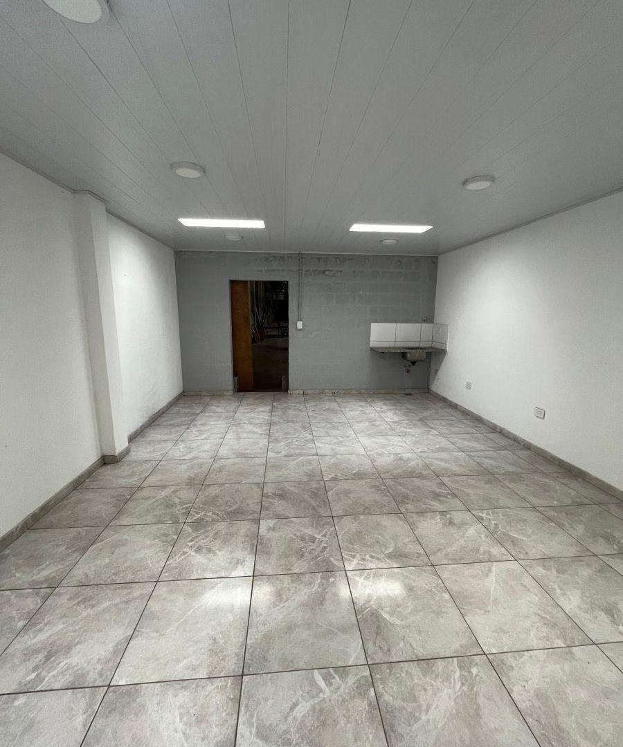 Foto de Nave Industrial a Estrenar con Oficinas — 1.683 m² cubiertos. Bajada Autop. Bs - La Plata, imagen 2
