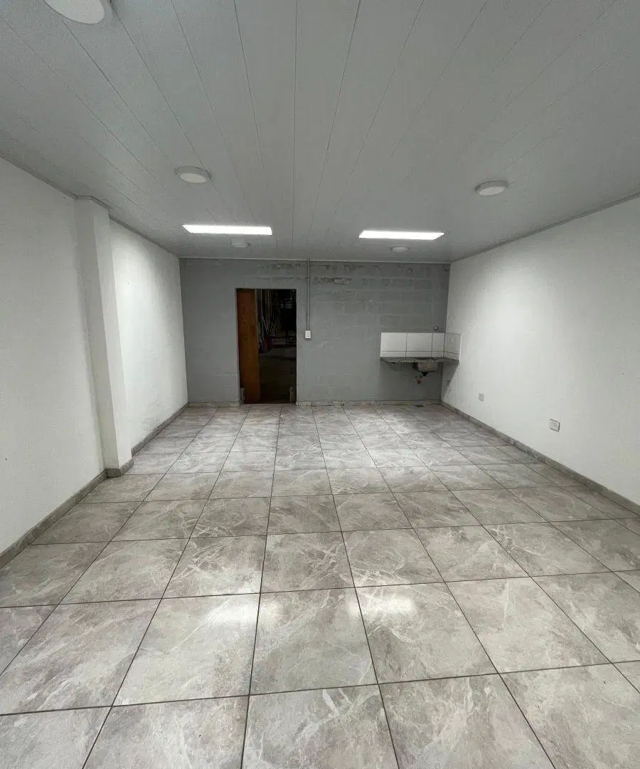 Nave Industrial a Estrenar con Oficinas — 1.683 m² cubiertos. Bajada Autop. Bs - La Plata 2
