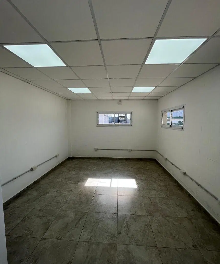 Nave Industrial a Estrenar con Oficina — 2.214m² Cubiertos. Bajada Autop. Bs - La Plata 2