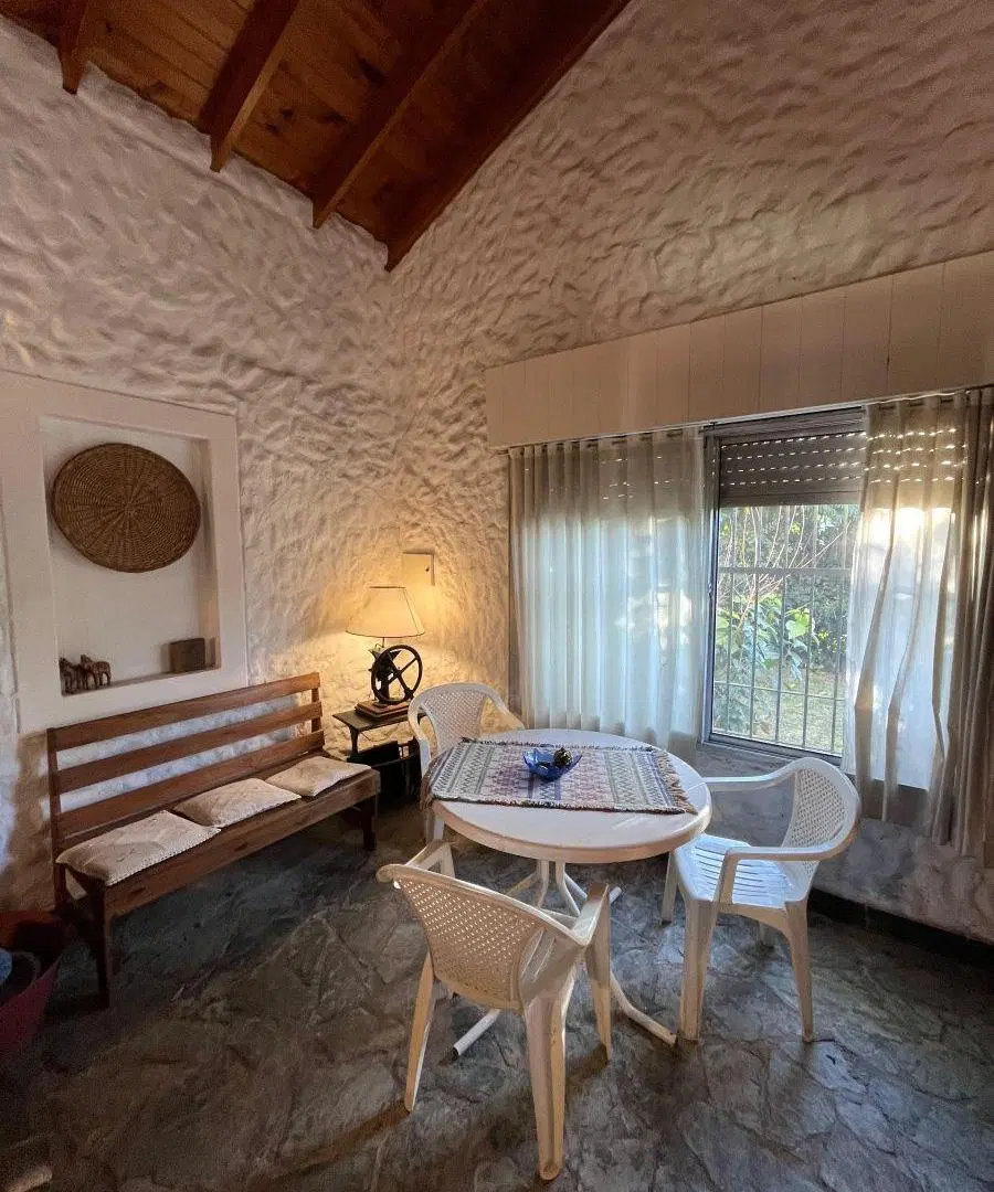 HERMOSA CASA QUINTA. CITY BELL A 3 CUADRAS DE CAMINO GRAL. BELGRANO 4