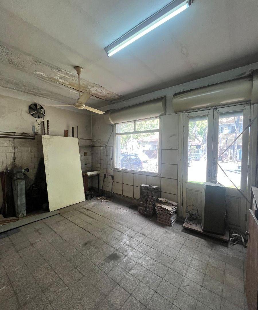 Foto de CASA CON LOCAL AL FRENTE. AV. AMOEDO. QUILMES, imagen 2