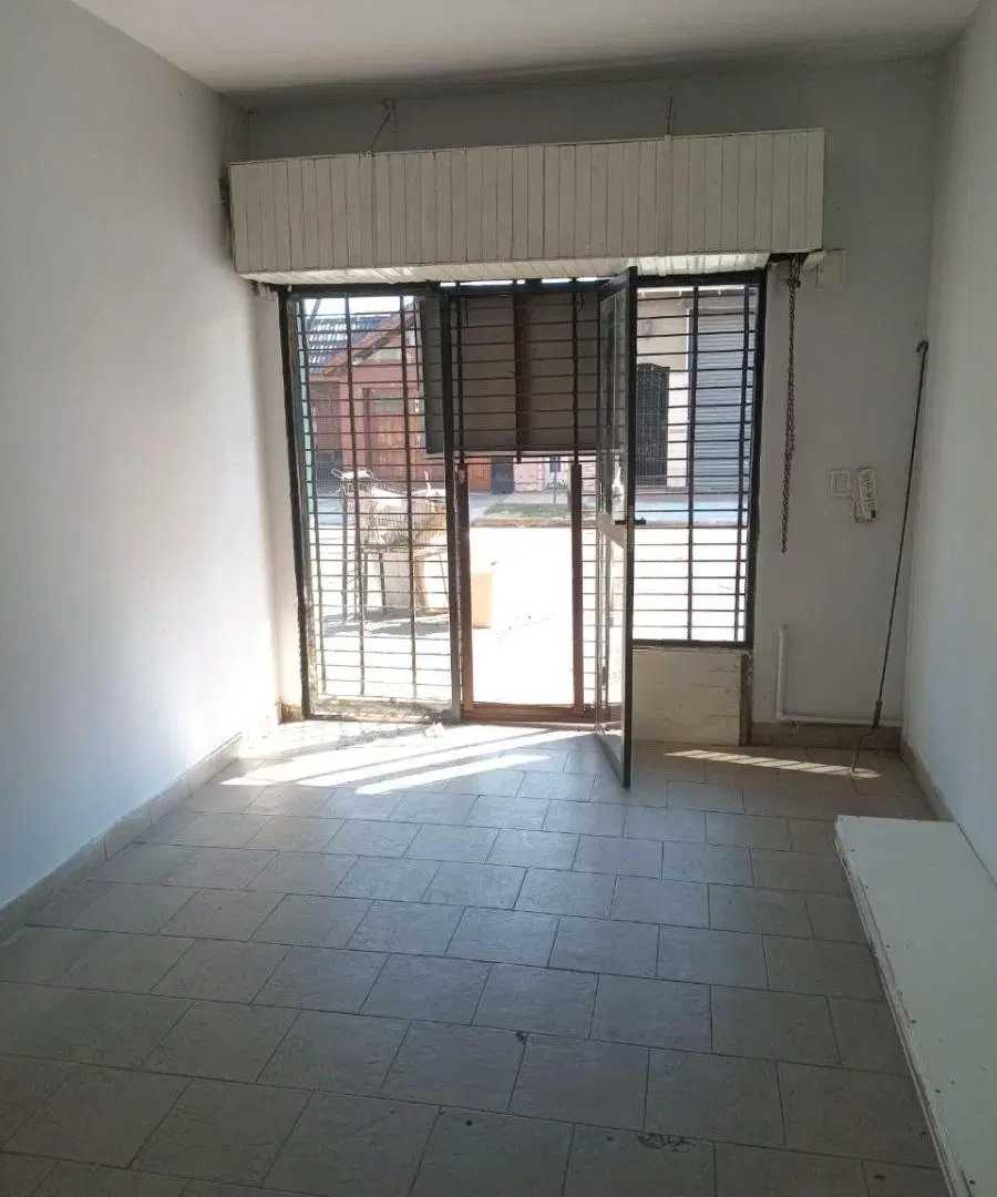 Local comercial de 16 m² en alquiler en Villa Luzuriaga 4