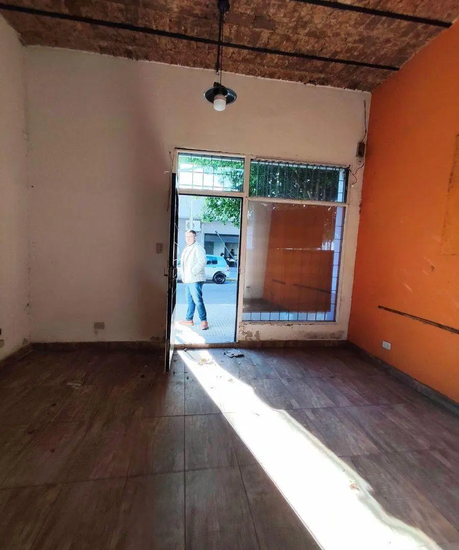 Oficina comercial de 20 m² en alquiler, San Justo 5