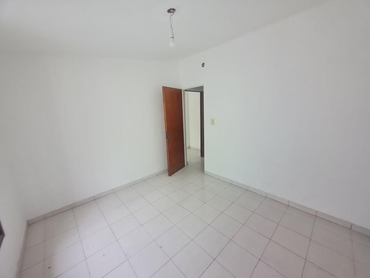 Foto de DEPTO. PASILLO UN DORMITORIO. SORRENTO 1133, imagen 4
