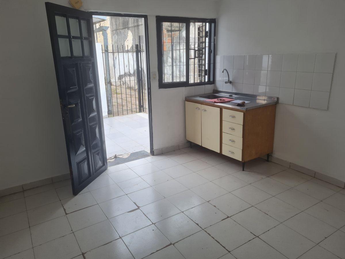 Foto de DEPTO. PASILLO UN DORMITORIO. SORRENTO 1133, imagen 3