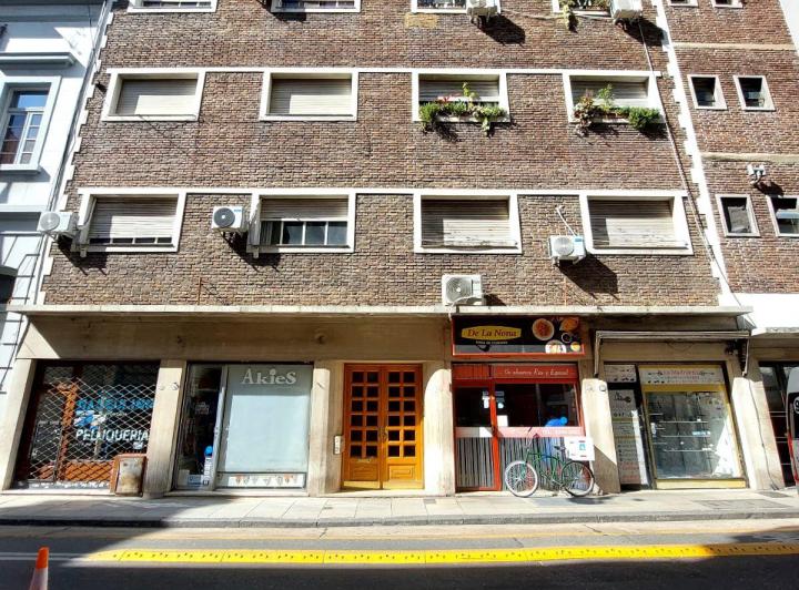 Monoambiente en  Tacuari  al lado de universidad UAI 1