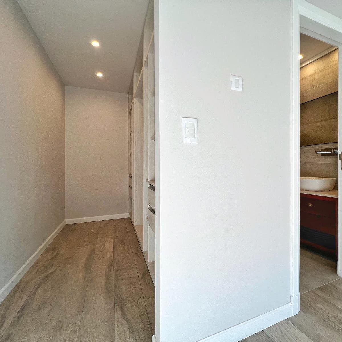 Piso 4 Ambientes C/ Terraza Privada y Cochera · Guemes 2