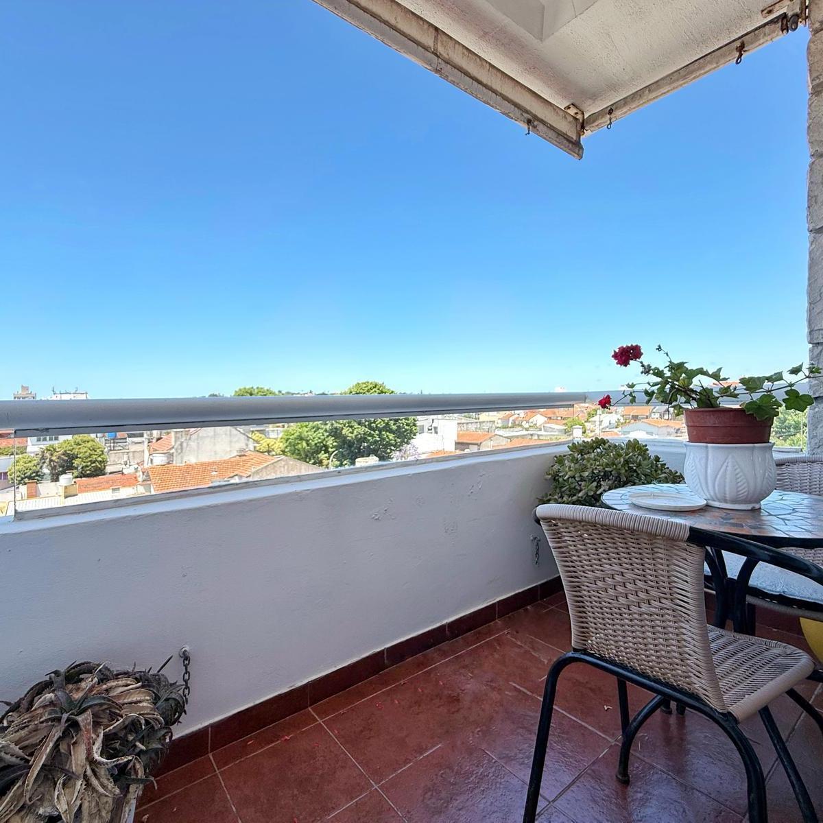 Piso 4 Ambientes con Terraza y Parrilla · Chauvin 1