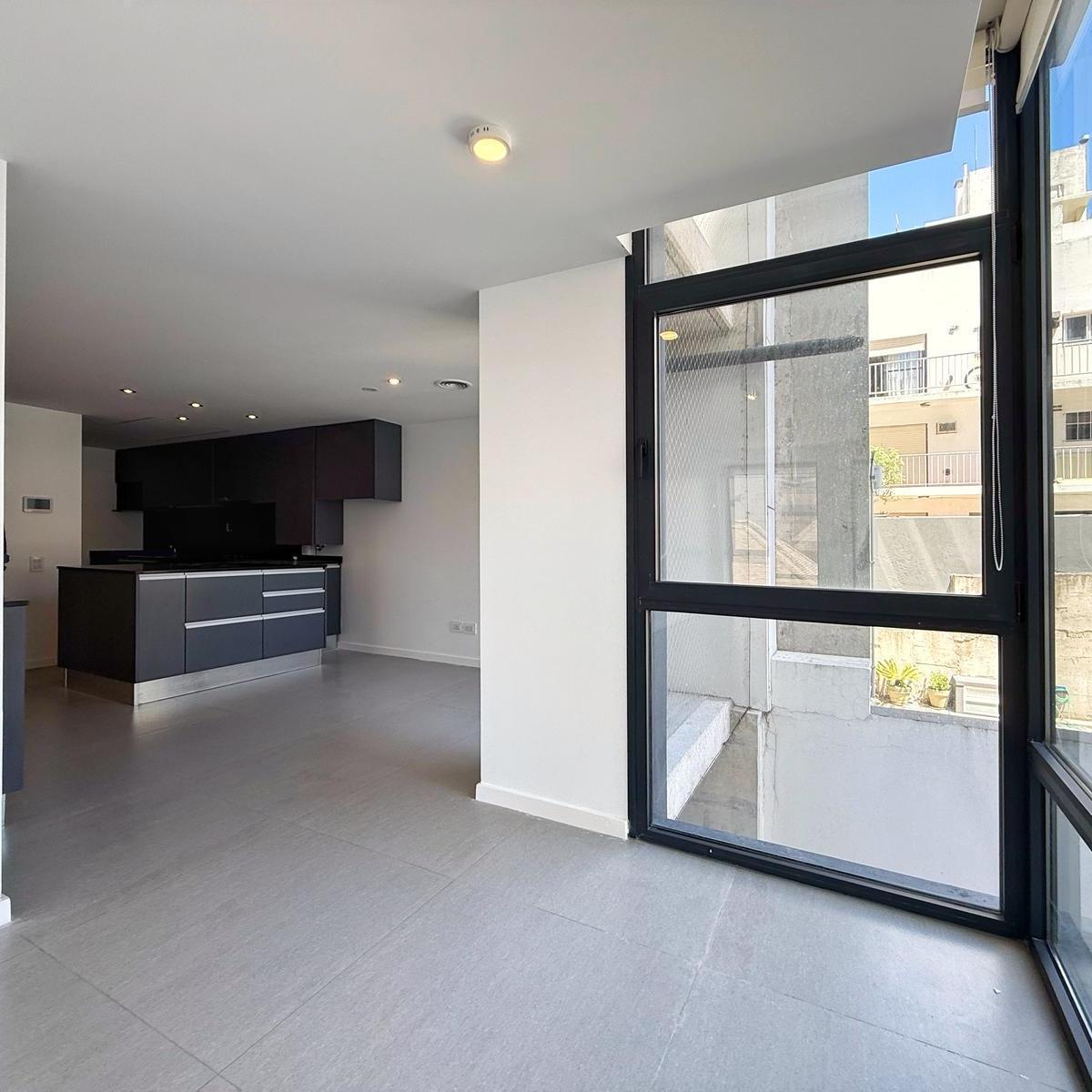 Departamento 3 ambientes con cochera · Varese