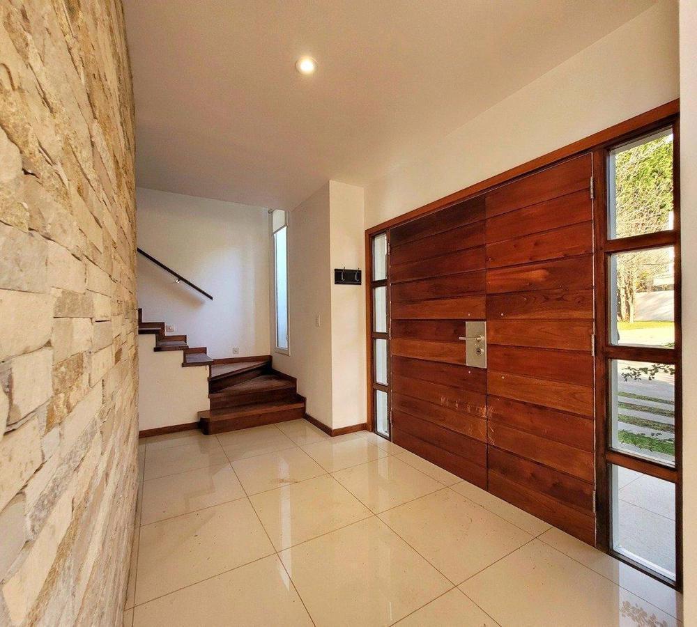 Casa en Barrio Los Pinos · Rumencó 2