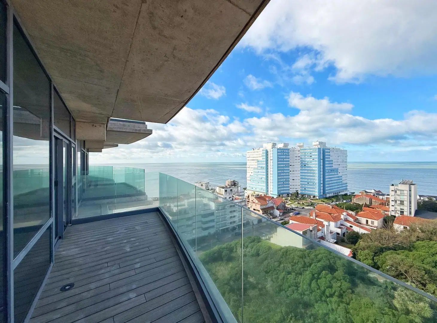 Departamento 2 ambientes con vista al mar en Torre Unkanny · Playa Varese 2