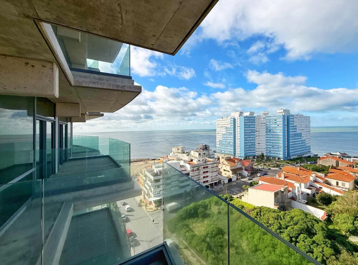 Departamento 2 ambientes con vista al mar en Torre Unkanny · Playa Varese 3