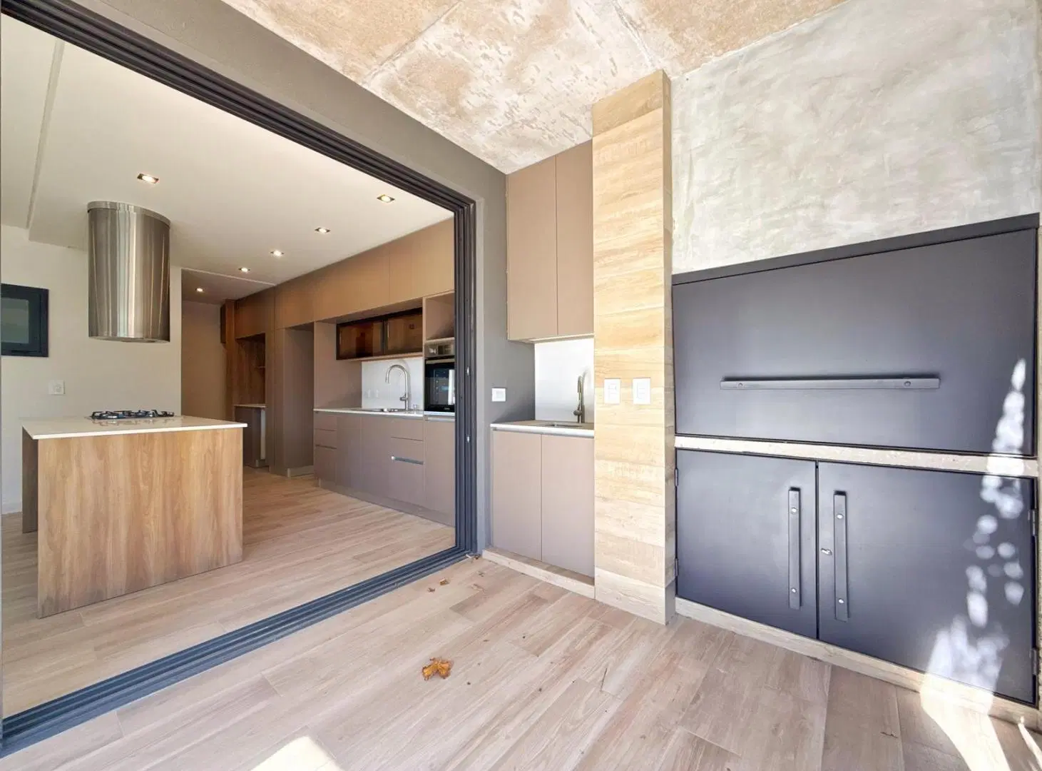 Piso 4 ambientes con balcon terraza y cochera · Guemes 4