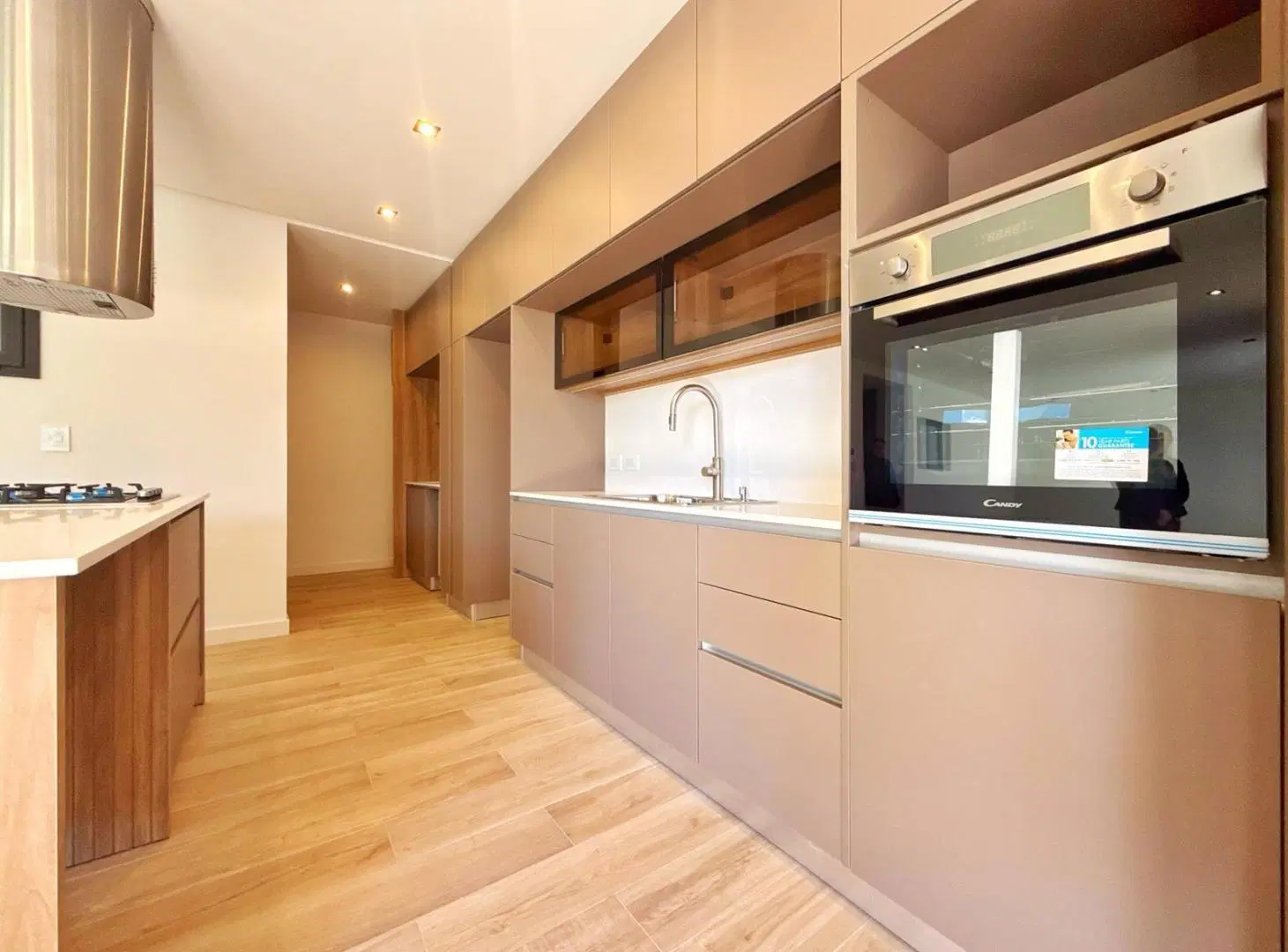 Piso 4 ambientes con balcon terraza y cochera · Guemes 5