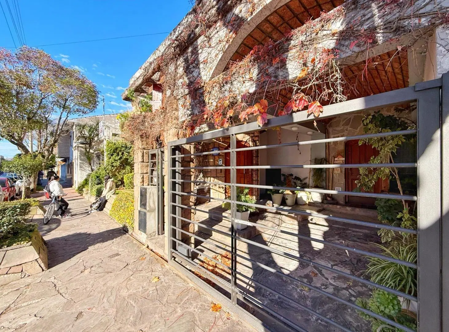 PH 4 ambientes en planta baja con patio · Chauvin 3