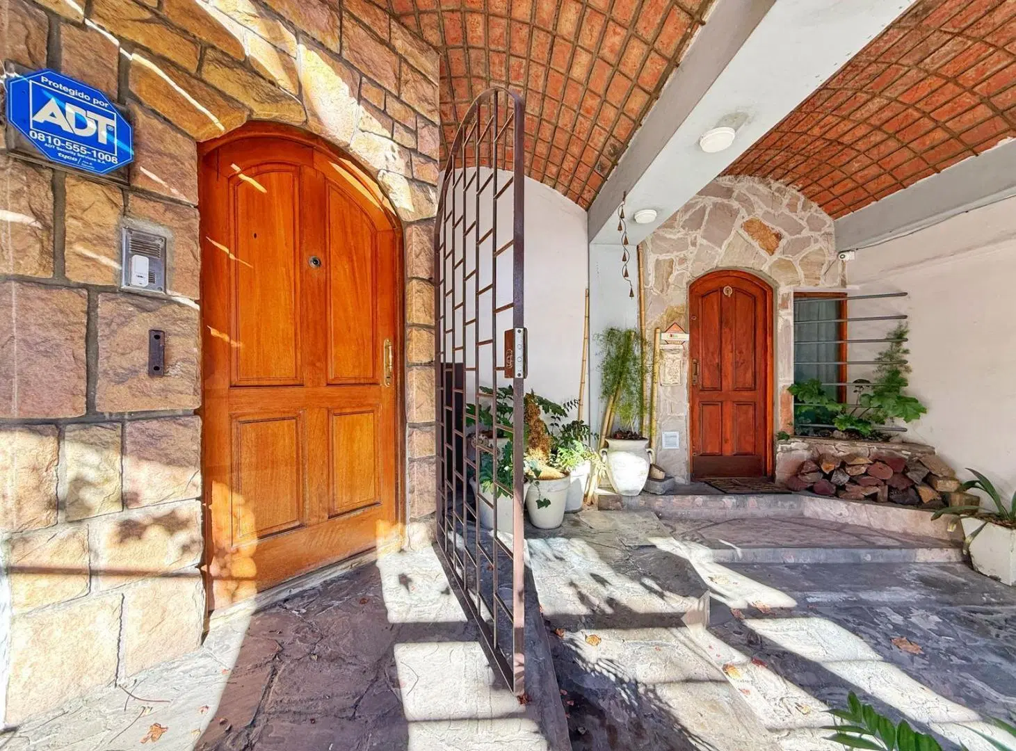 PH 4 ambientes en planta baja con patio · Chauvin 5