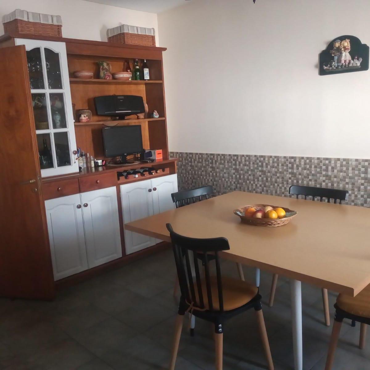 Hermoso Triplex con Patio y Garage! 5