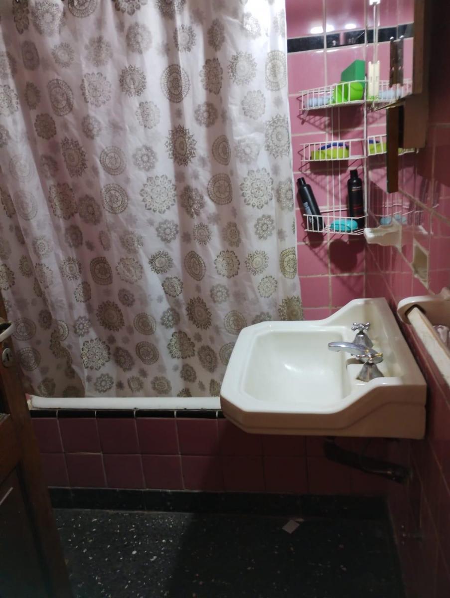 Casa en Venta de 3 Ambientes C/ Dependencia y 2 Locales! 5