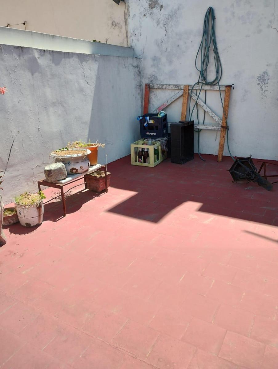 Casa en Venta de 3 Ambientes C/ Dependencia y 2 Locales! 3