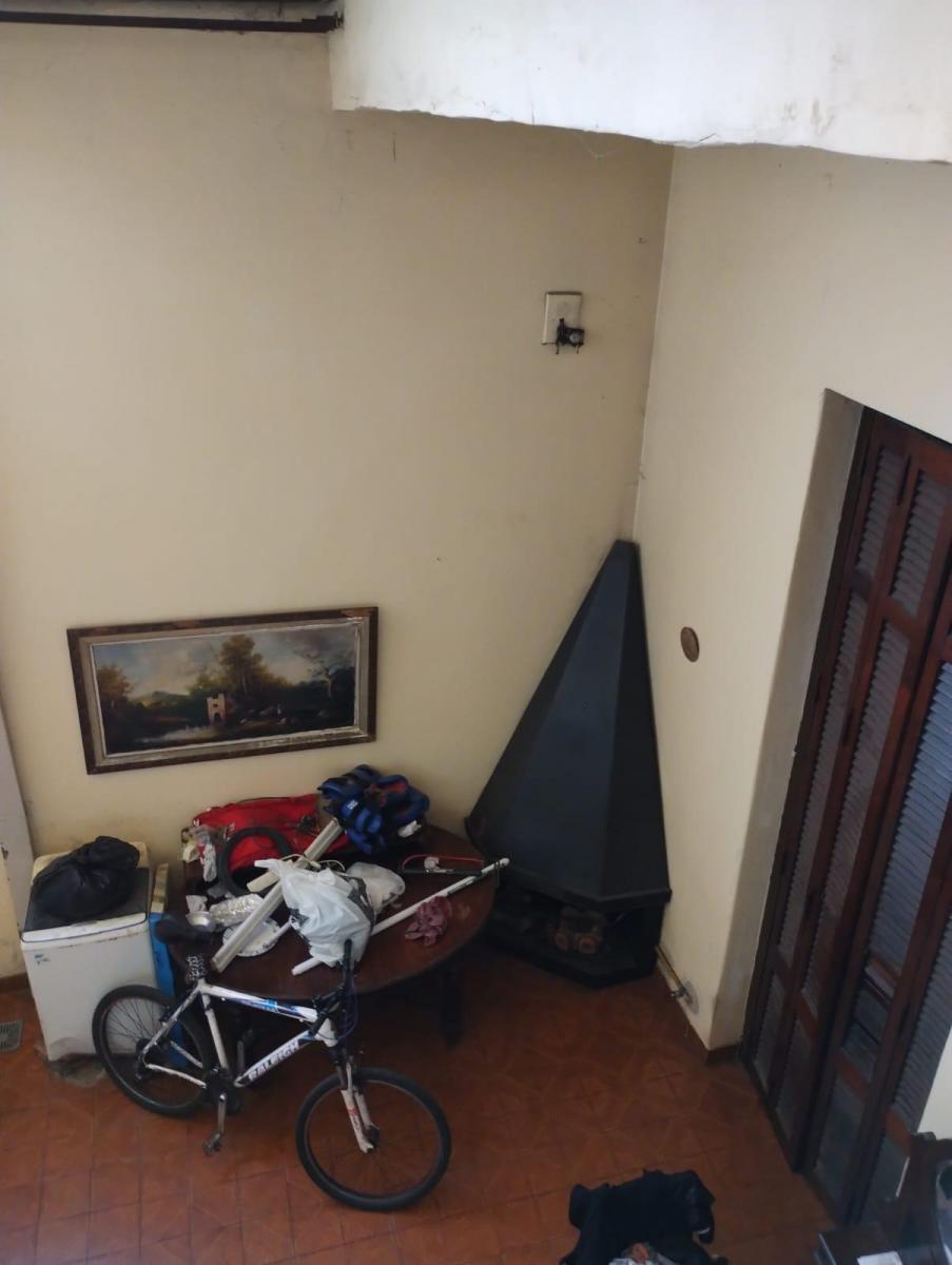 Casa en Venta de 3 Ambientes C/ Dependencia y 2 Locales! 4